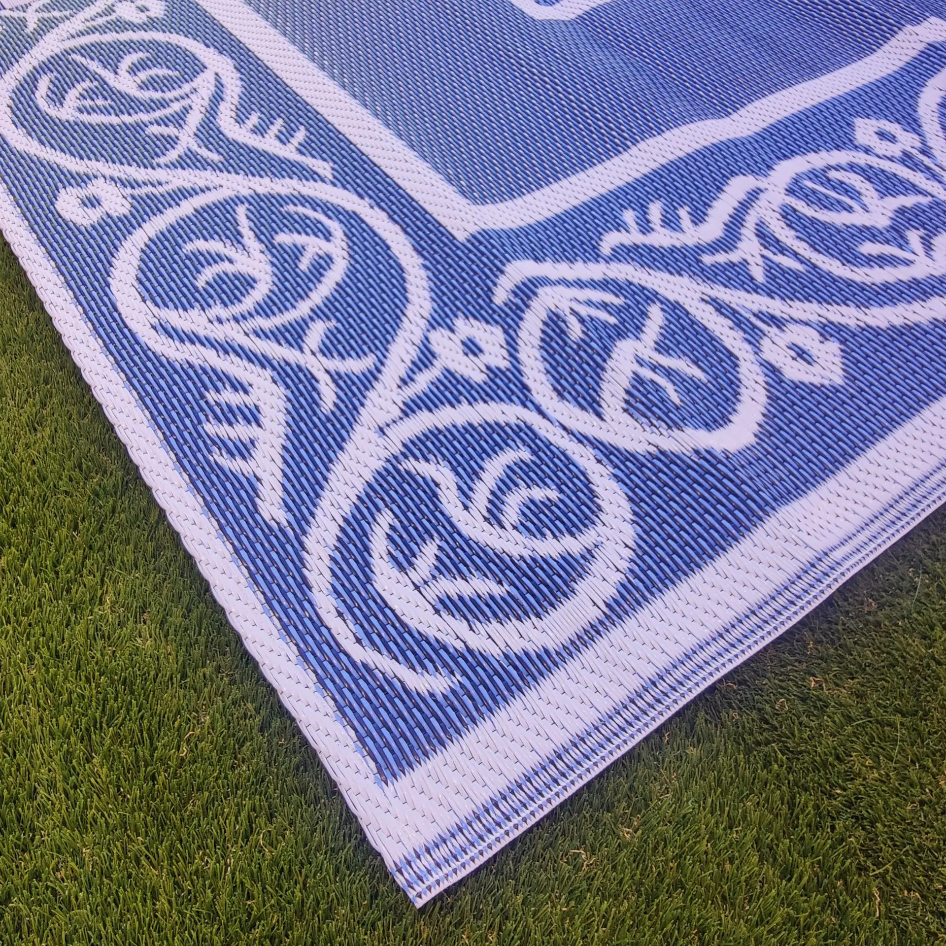 

All-Weather Camping Mat - Thickened Water-Resistant Ground Cover for Picnic, Travel, Tent, Easy to Clean & Carry