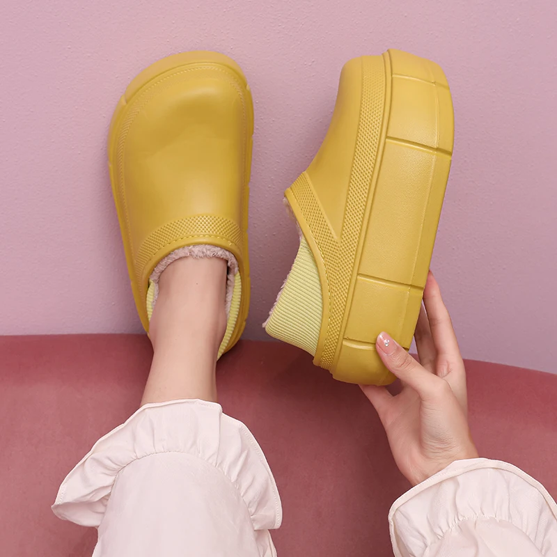 A Pair of Women's Non-Slip Cotton Shoes, Warm Fleece-Lined Cotton Shoes, Winter Home and Outdoor Wear, Thick-Soled Women's Cotton Slippers - Image 2