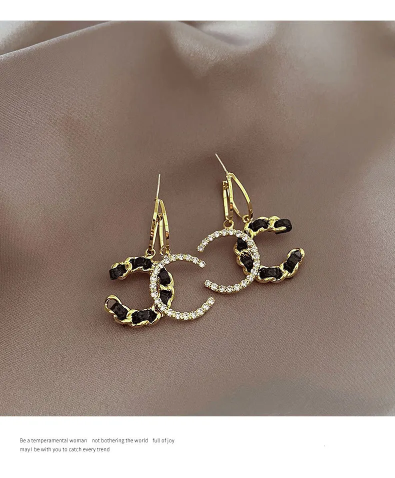 أقراط لؤلؤ طويلة للنساء ، محاكاة عصرية ، لؤلؤ مستدير أبيض ، أحمر ، أسود ، مجوهرات كورية ، أزياء