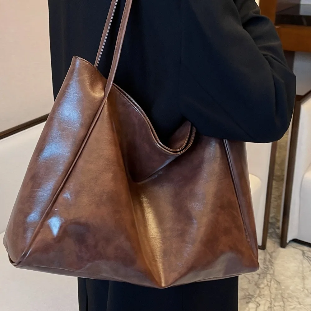 Autumn and winter new retro versatile shoulder large bag casual soft foreign trade women's bag large capacity commuter tote bag