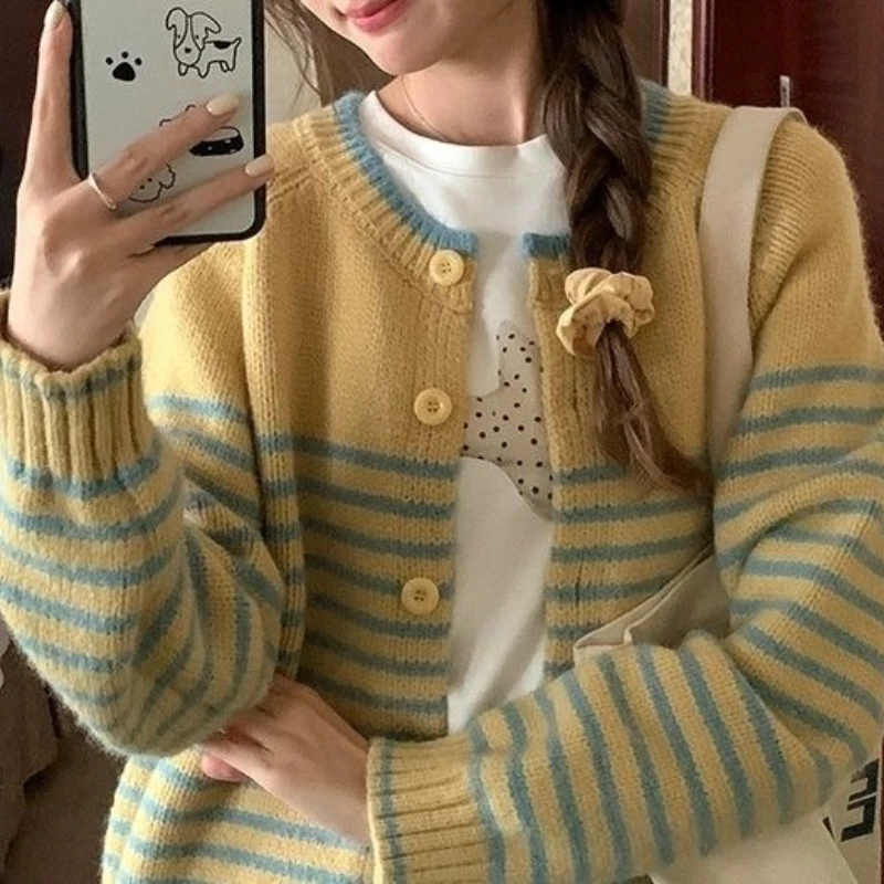 

2025 Autumn New Striped Cardigan Sweater Retro Style Knitted Sweater Sweet, Fresh, Lazy Style