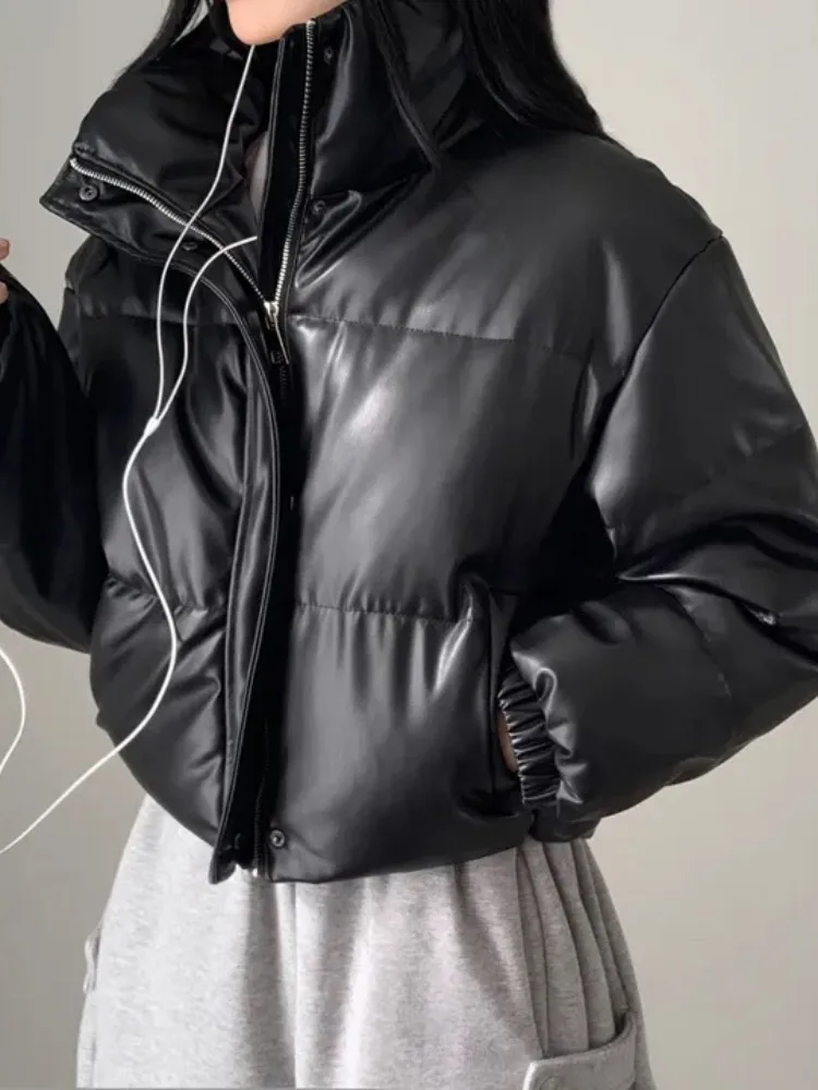 Jaqueta Fena de Couro PU Estilo Pão com Zíper, Gola Alta, Acolchoada e Versátil para o Inverno