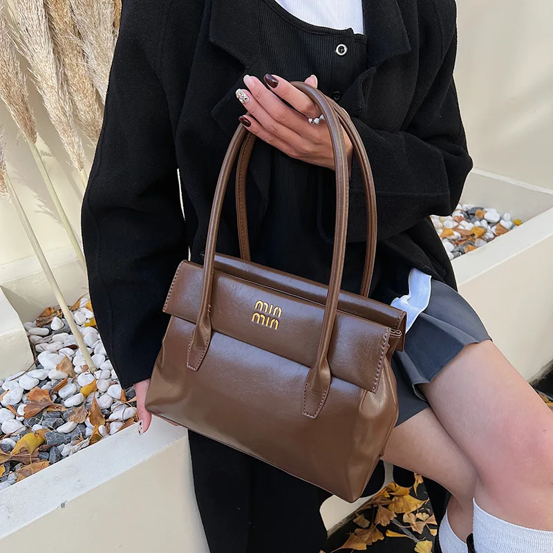 

Winter Popular Retro Texture Solid Color Women's Bag Shoulder Bag Commuting Large Capacity Versatile Crossbody Bag Light Handbag