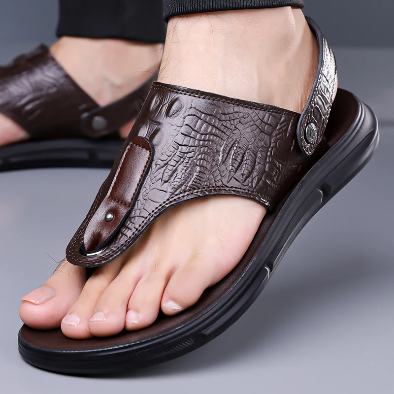 Men's Pu Leather Sandals Summer Anti-Slip Thick Bottom Outdoor Beach Shoes Trendy Slip-On Clogs Comfortable Indoor Slippers Mele