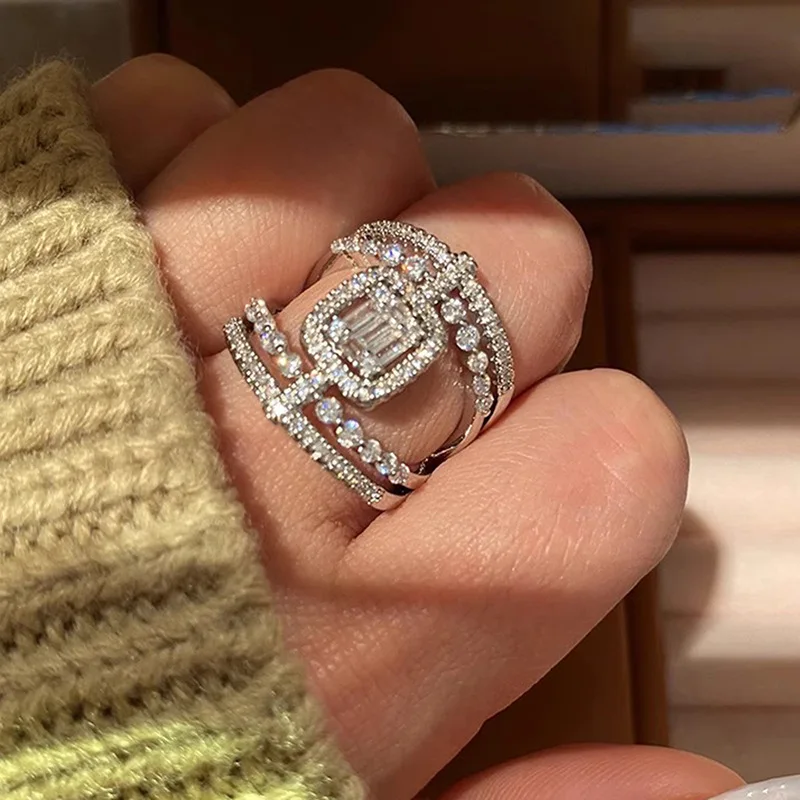 2024 nuovo squisito anello in stile palazzo francese con zircone brillante Design di fascia alta per donna, accessori per gioielli da banchetto