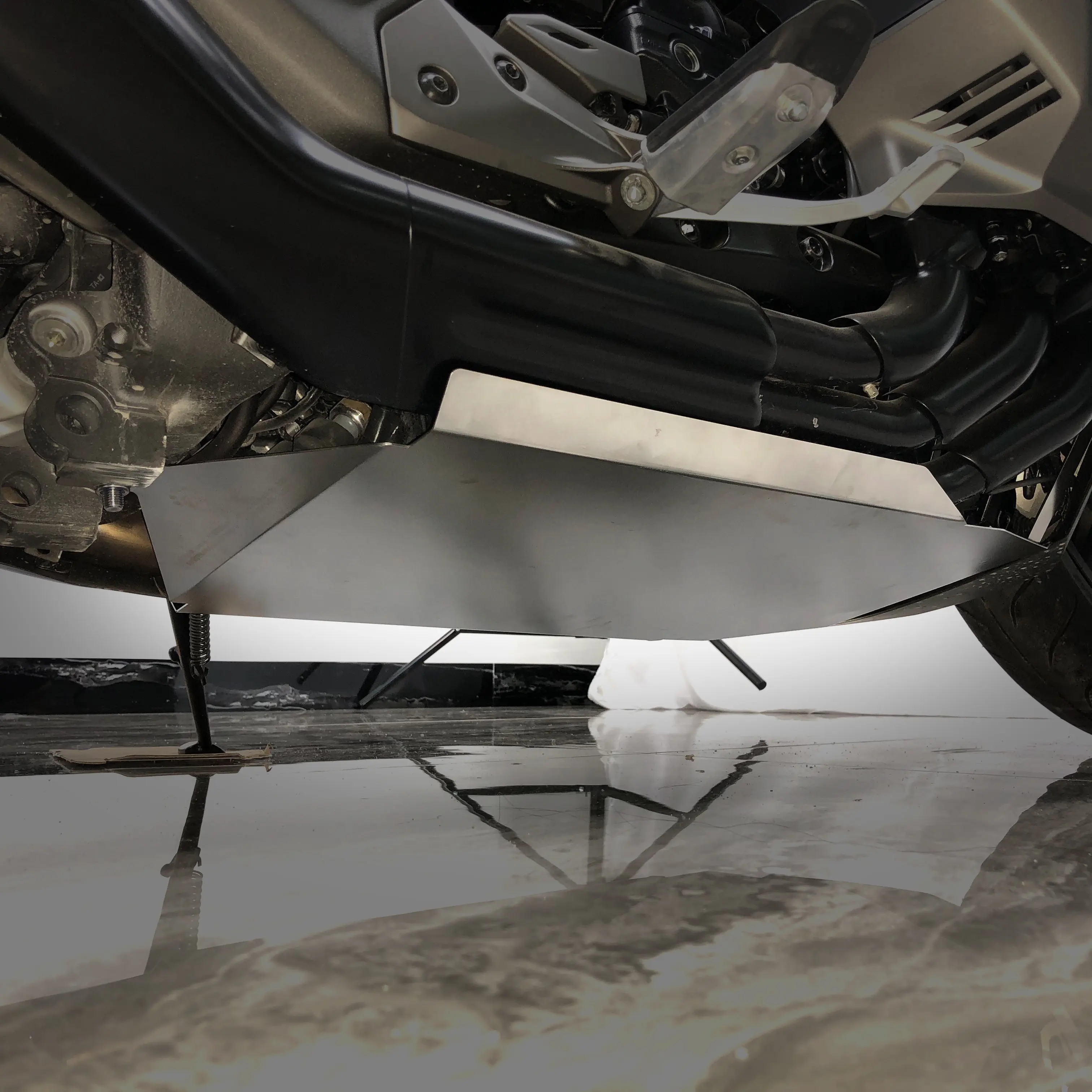 

For HONDA GOLD WING 1800 GL1800 GL1800B Engine Chassis Protection Cover Under Guard Skid Plate Motorcycle Accessories 2018-2023