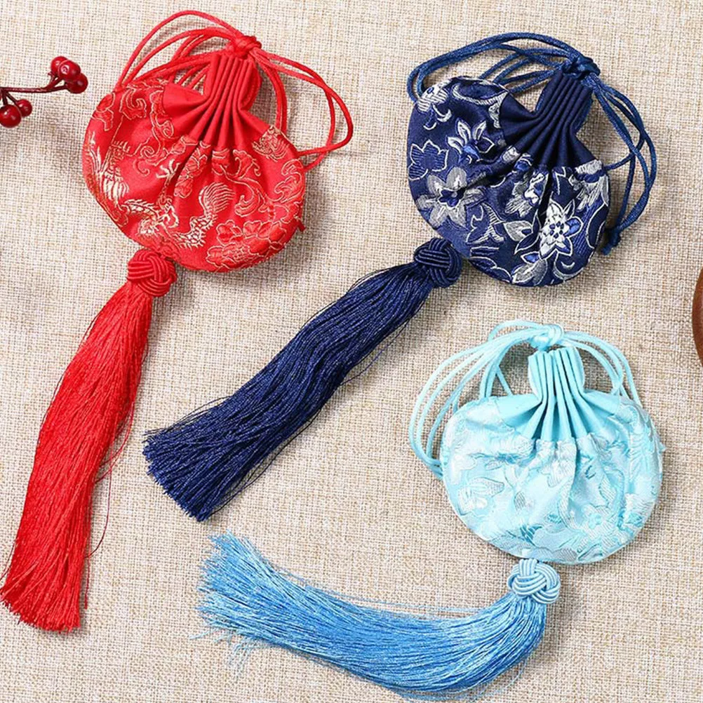 Decorative Chinese Sachet Holder Exquisite Craftsmanship Easy Open Close for Dried Herbs Storage Portable Costume Accessory