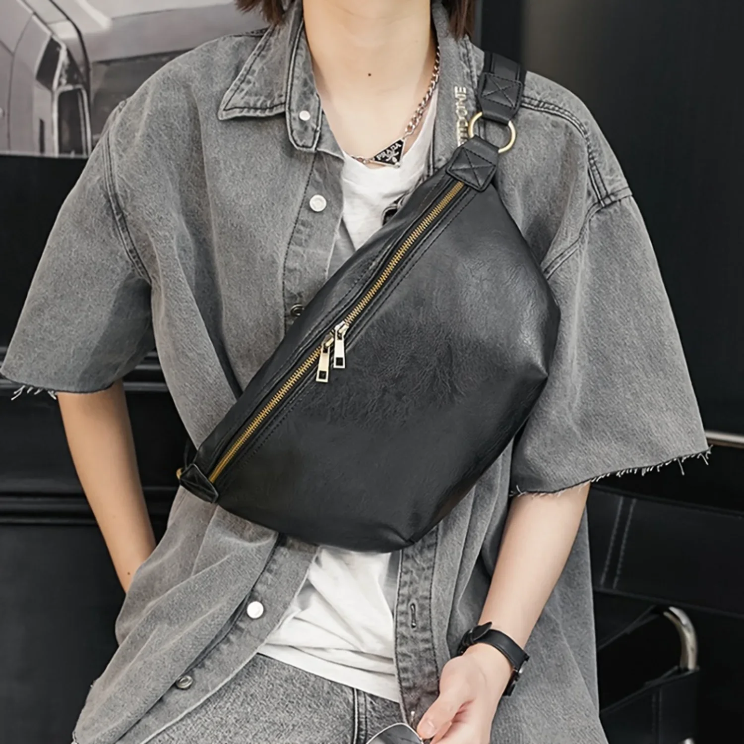 

1pc Men's Stylish Sports Chest Bag Vintage Sling Crossbody - Large Capacity