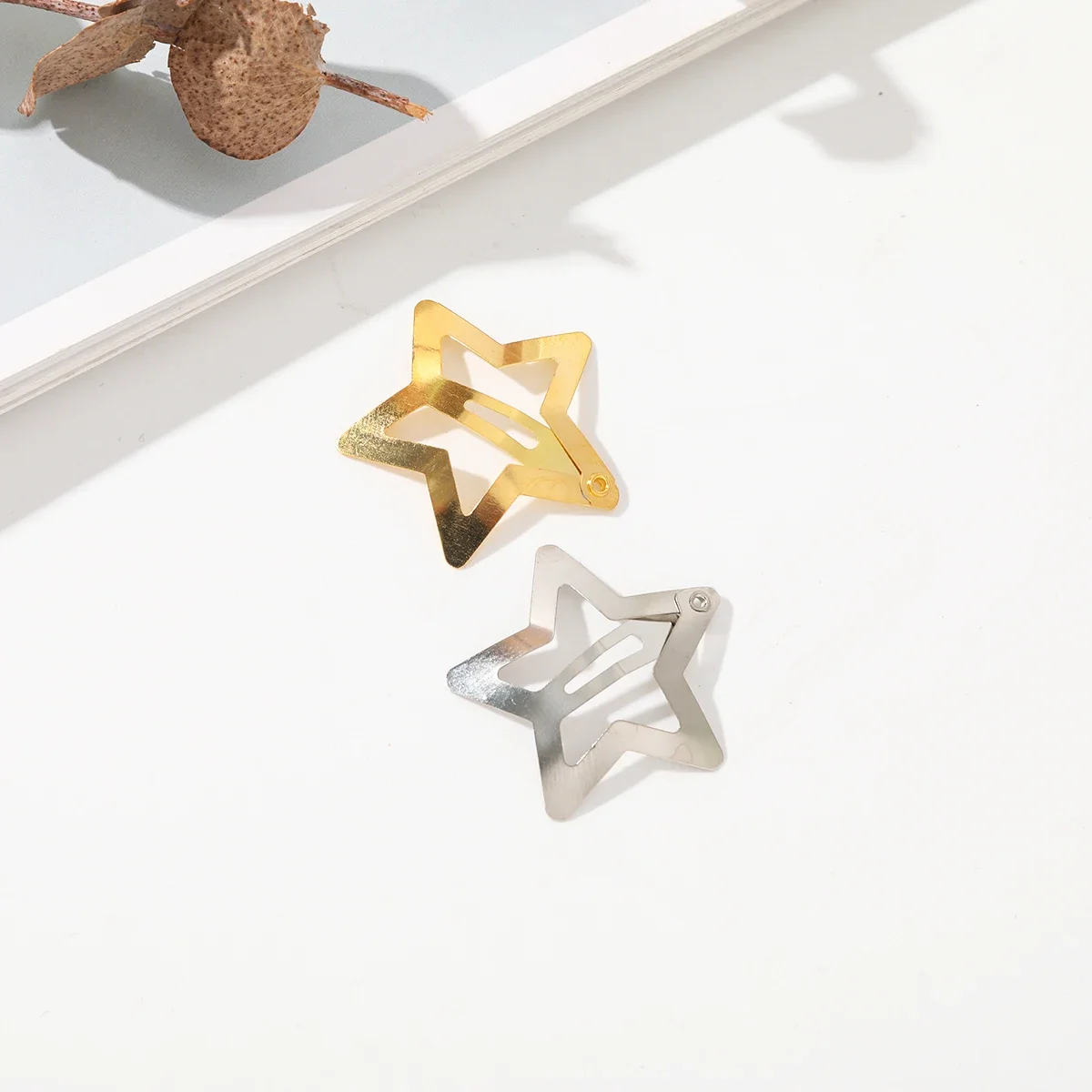 40 Stück Stern-Haarspangen, goldfarben, Y2K-Haarschmuck, Pentagramm-Haarspangen für Mädchen und Frauen, Metall-Druckknopf-Haarnadeln, Haarspangen – Detail 6