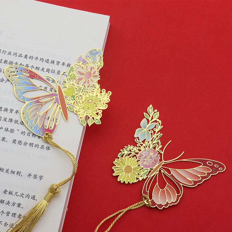 Estilo chinês Metal Borboleta Flor Bookmarks, Exquisite Oco Pingente, Clipe de Livro, Ferramenta de Leitura, Material Escolar, Estudantes, 1Pc