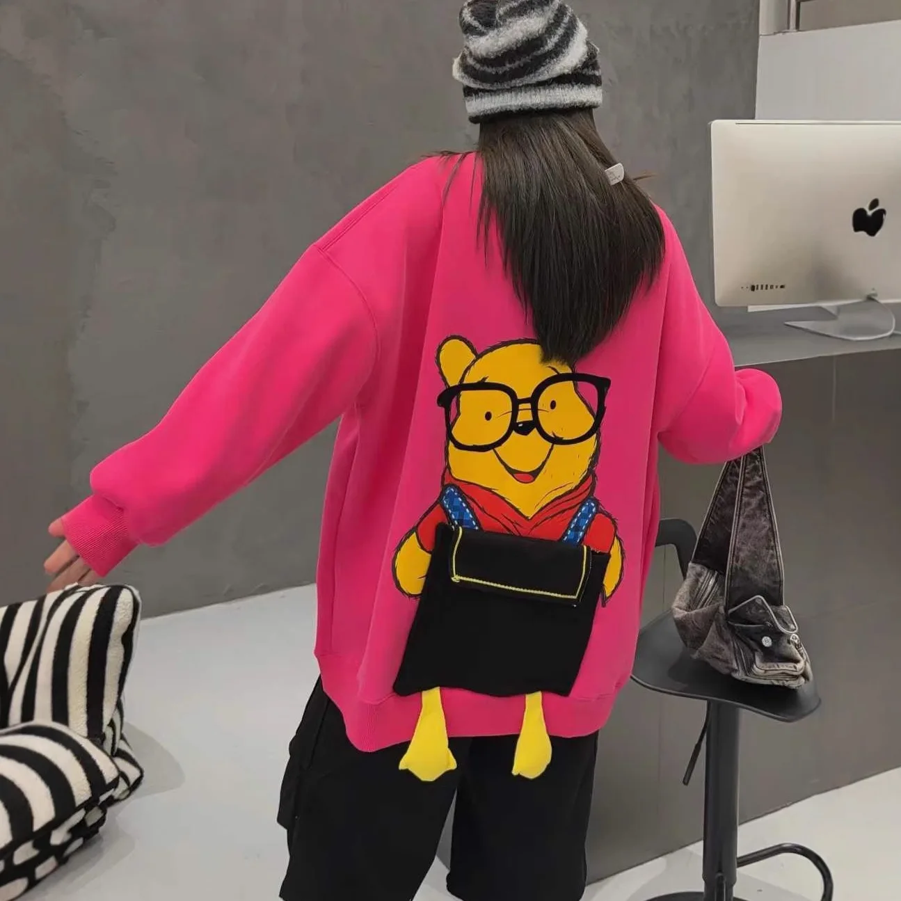 European Fashion Cartoon Backpack Bear Long Sleeve Fleece Warm Sweatshirt for Women Autumn Winter New Loose Age-Reducing Top