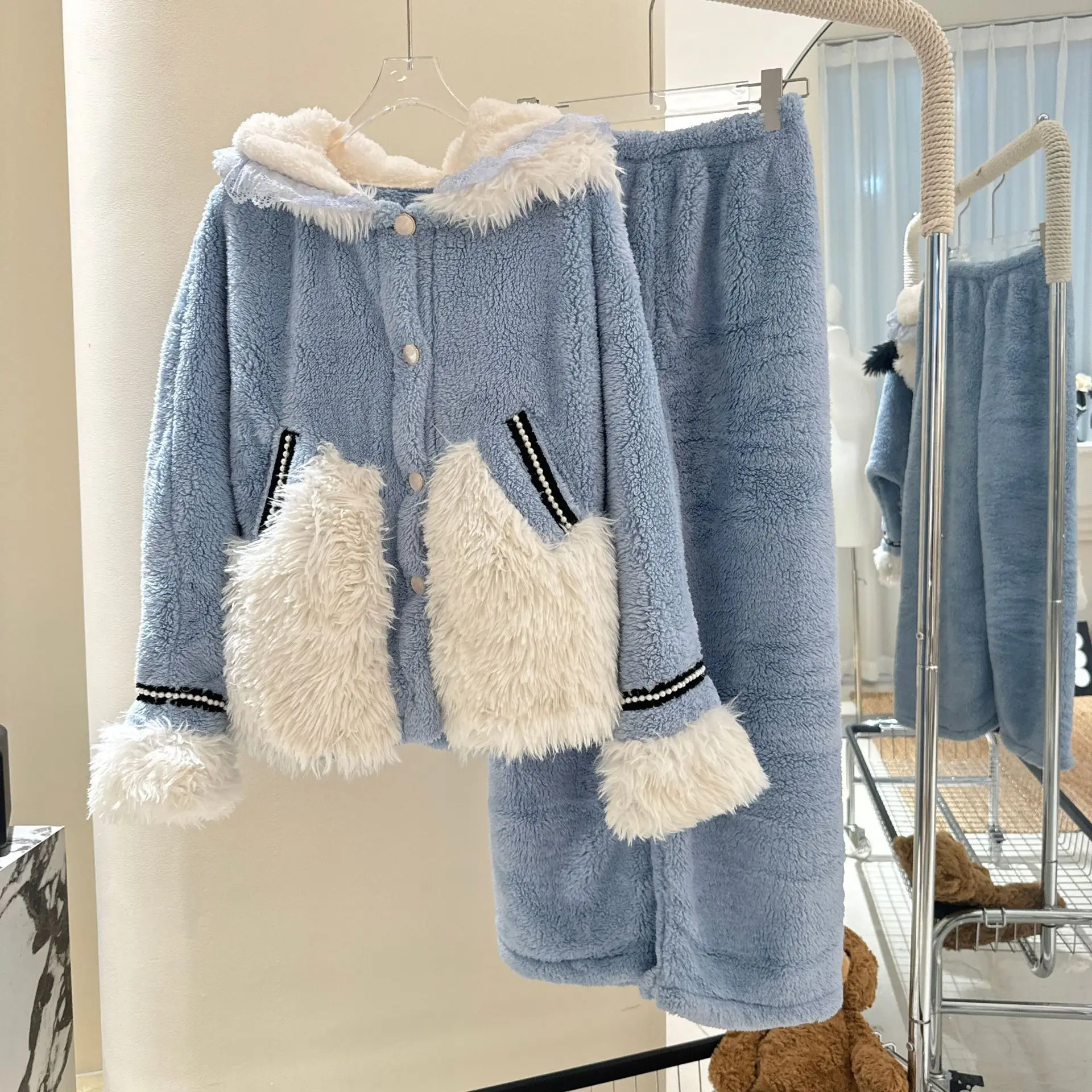 بيجامات نسائية من الفلانيل مكونة من ثلاث قطع للخريف والشتاء على الطراز الفرنسي الحلو ملابس منزلية من الدانتيل بدلة بيجامات ملابس غير رسمية