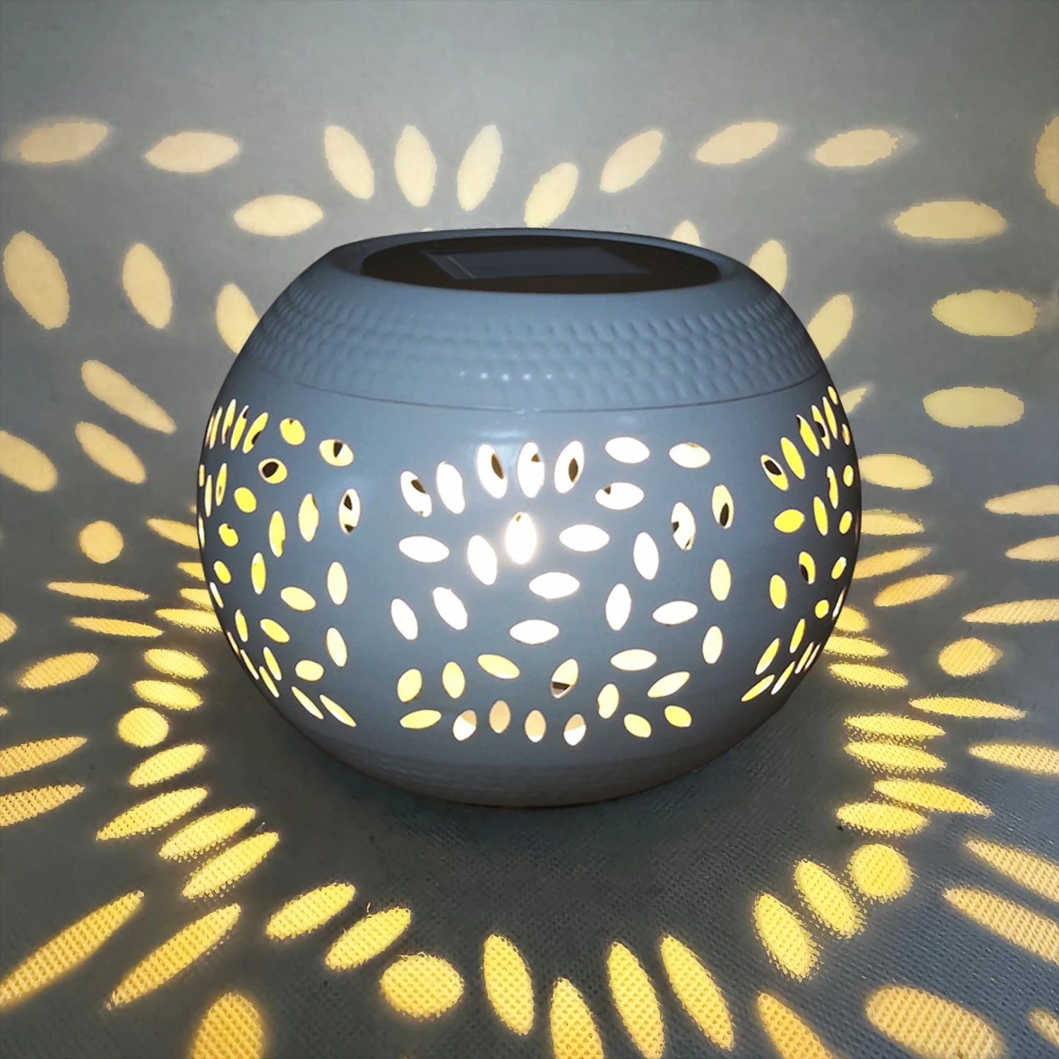 

GEFENSI 1pc Solar LED Garden Lantern White Elegant Metal Elliptical Lantern Solar, Waterproof With Shadow Projection For Outdoor