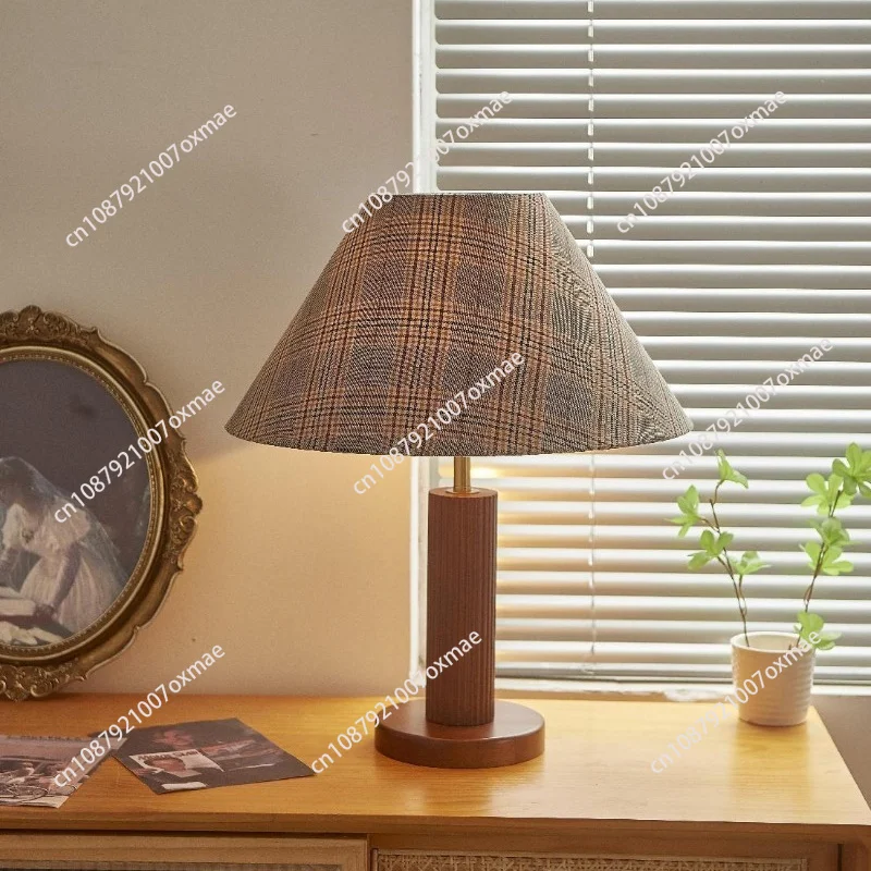 Retro Classical Medieval Solid Wood Cloth Cover Desk Lamp, Living Room Dining Room Bedside Study Eye Protection Lamp