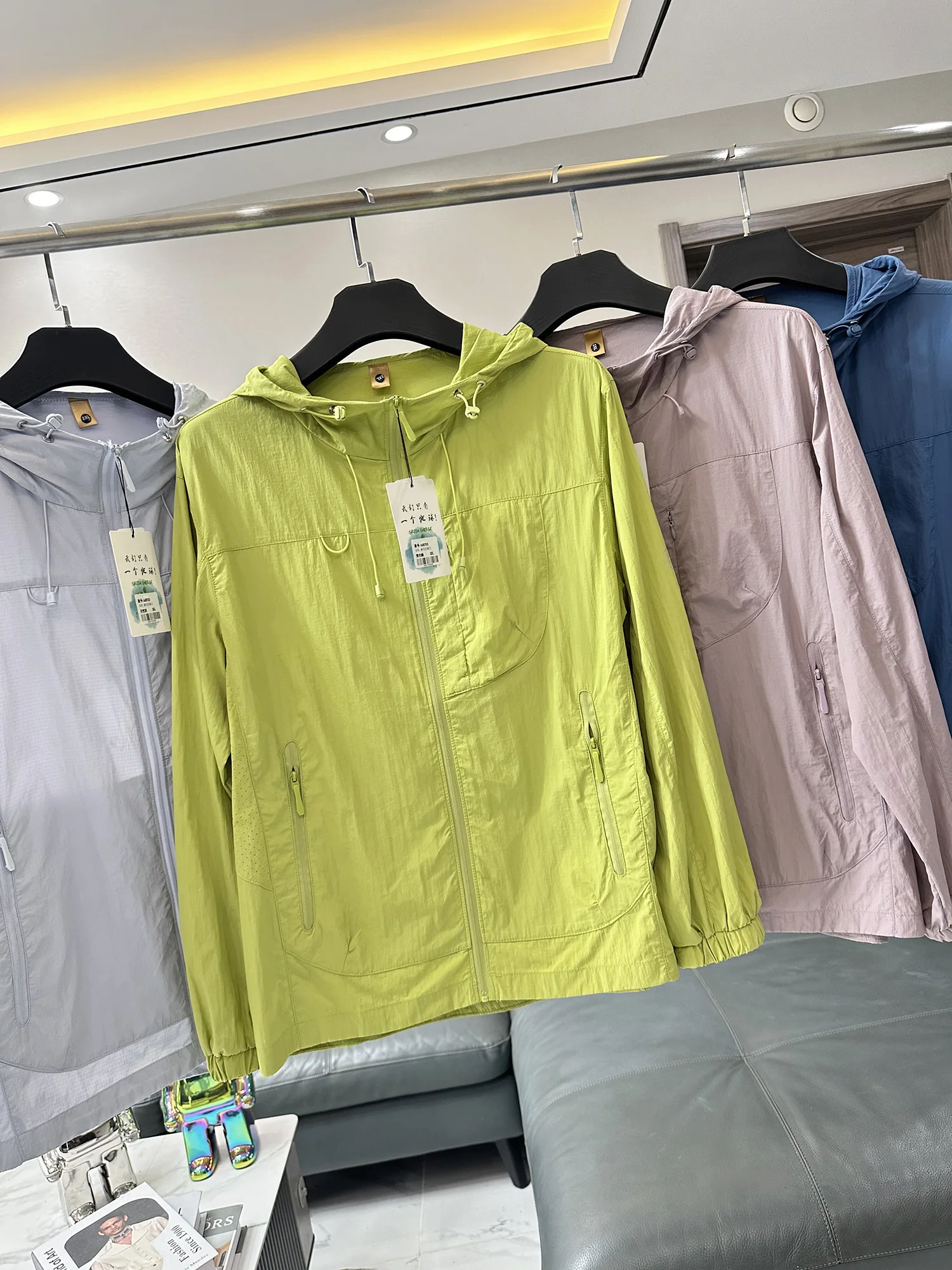 

Lightweight Breathable Outdoor Casual Hat Jacket Men's Spring Summer Thin Outerwear Anti-UV Clothing Punching Design