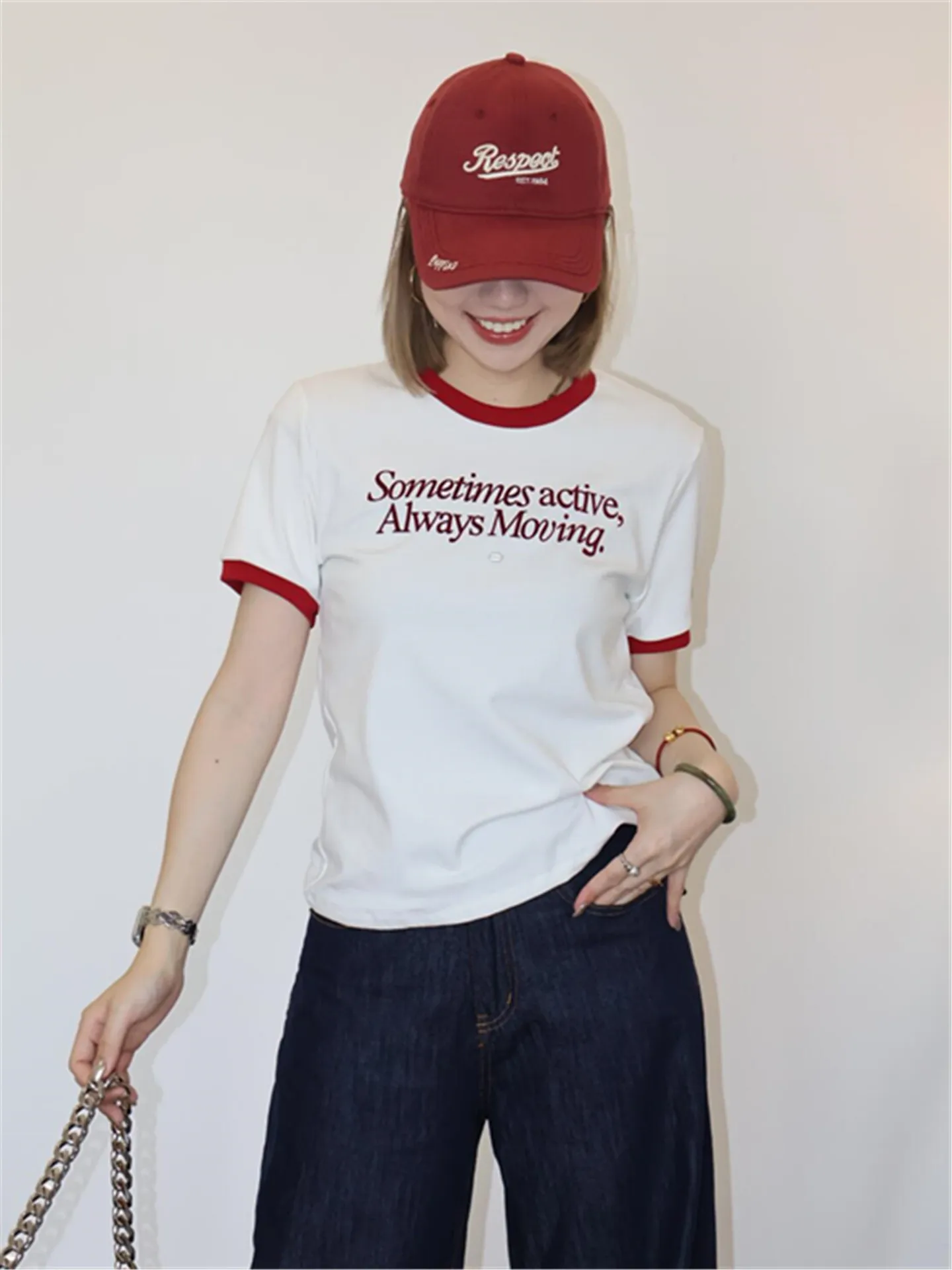 

Color-Blo Letter round Ne ort Sve Women's T-irt Summer 2025 New Sle f Sve Cute Design Sensation Top