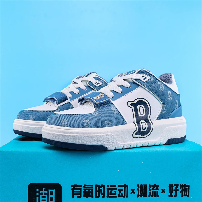 Fashionable streets: hot-selling versatile and fashionable Zhongbang flat shoes, comfortable and soft-soled casual sneakers