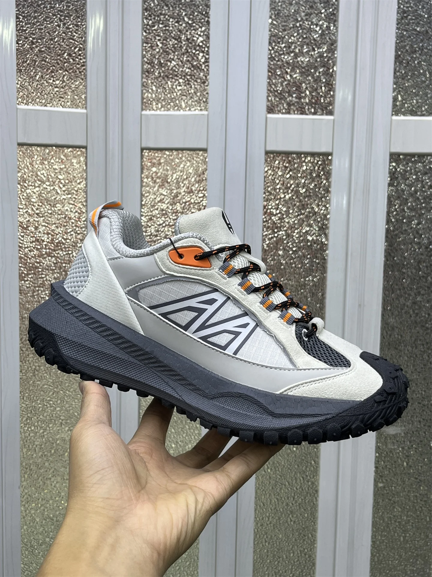 

Men's Outdoor Sports oes 2025 New Sle Ultra Lightweight Breathable Anti-slip Mountain Climbing oes Spring Autumn Dad oes