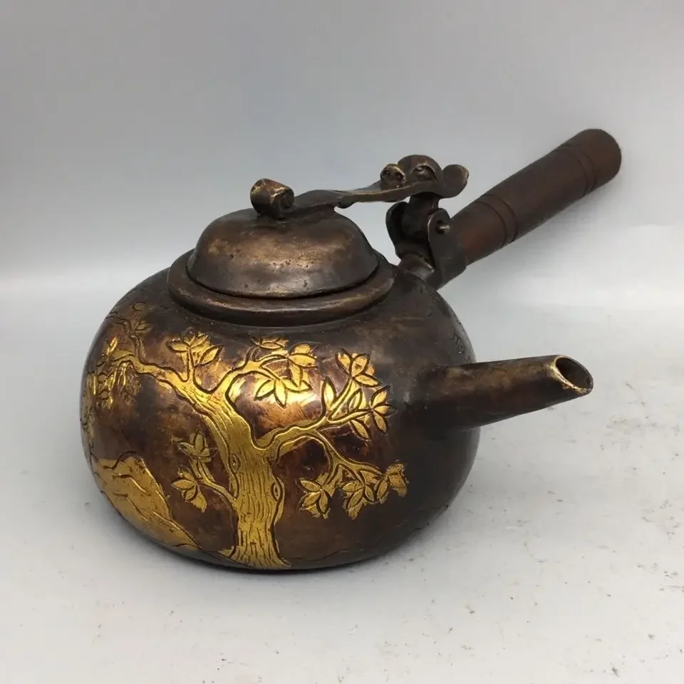 

The handlebar teapot and its decorations are exquisitely crafted, with a thick and complete shape