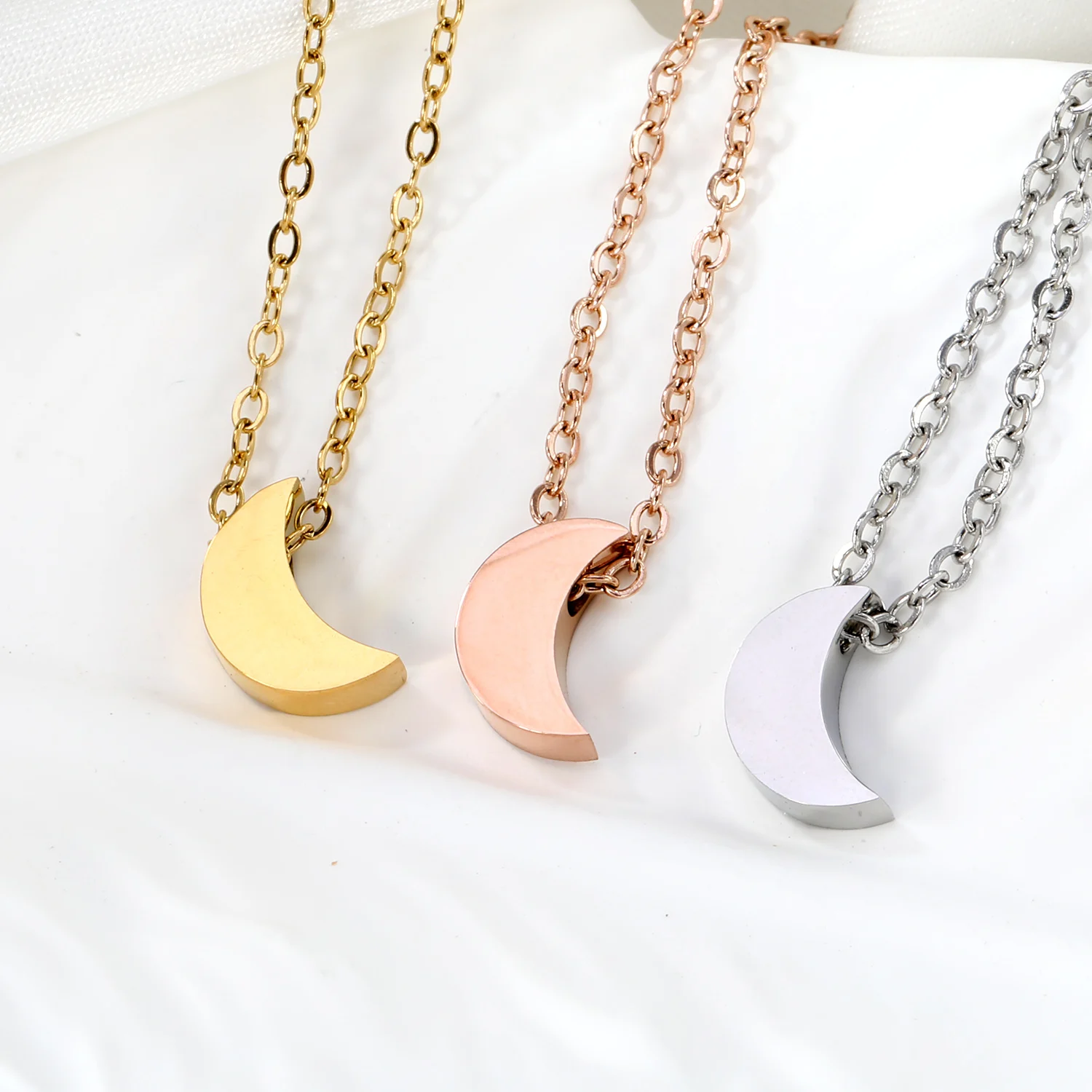 LUXUSTEEL Facotry Sale Simple Stainless Steel Heart Moon Cross Pendant Necklace For Women Collars Link Chains Romantic Gift