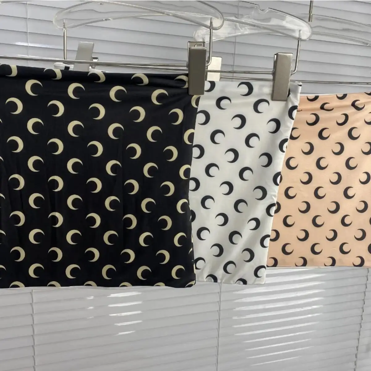 

Женский топ без бретелек с летним принтом «Луна», короткий, в корейском стиле, эластичный, для уличного стиля, сексуальный, в стиле «Spicy Girl», универсальная верхняя одежда