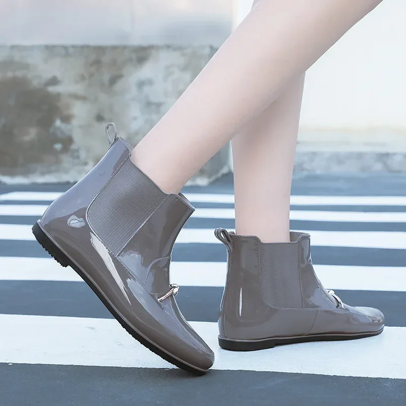 Rainboots de borracha impermeável para mulheres, fundo grosso, salto baixo, bota curta, sapatos de caminhada casual para senhoras, moda, nova marca