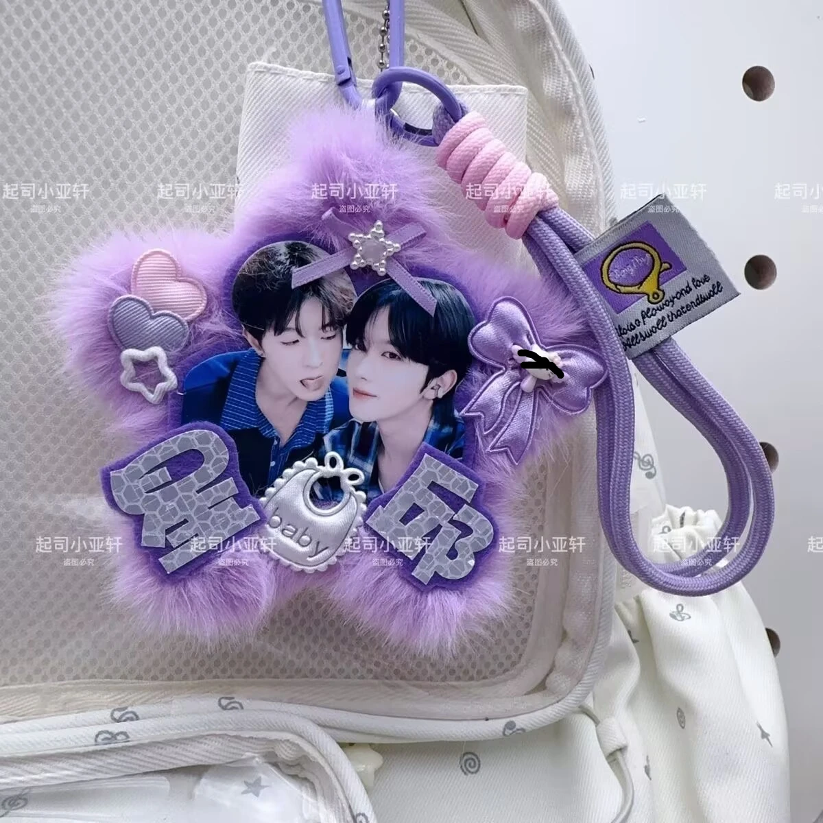 

Huang, Xingqiu Dingjie, рюкзаки из плюшевой ткани, украшения для багажа и повязанные креативные сумки для поддержки, настройки