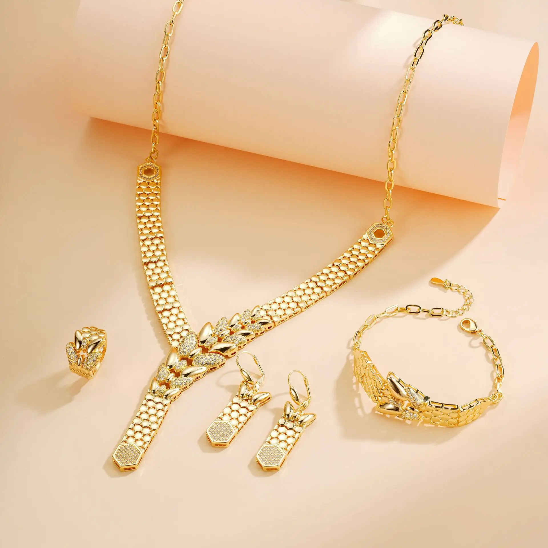 Personality & Temperament, Sparkling Geometric High-End Bracelet for Women, Sweet, Fashionable, Exquisite & Good-Looking Jewelry