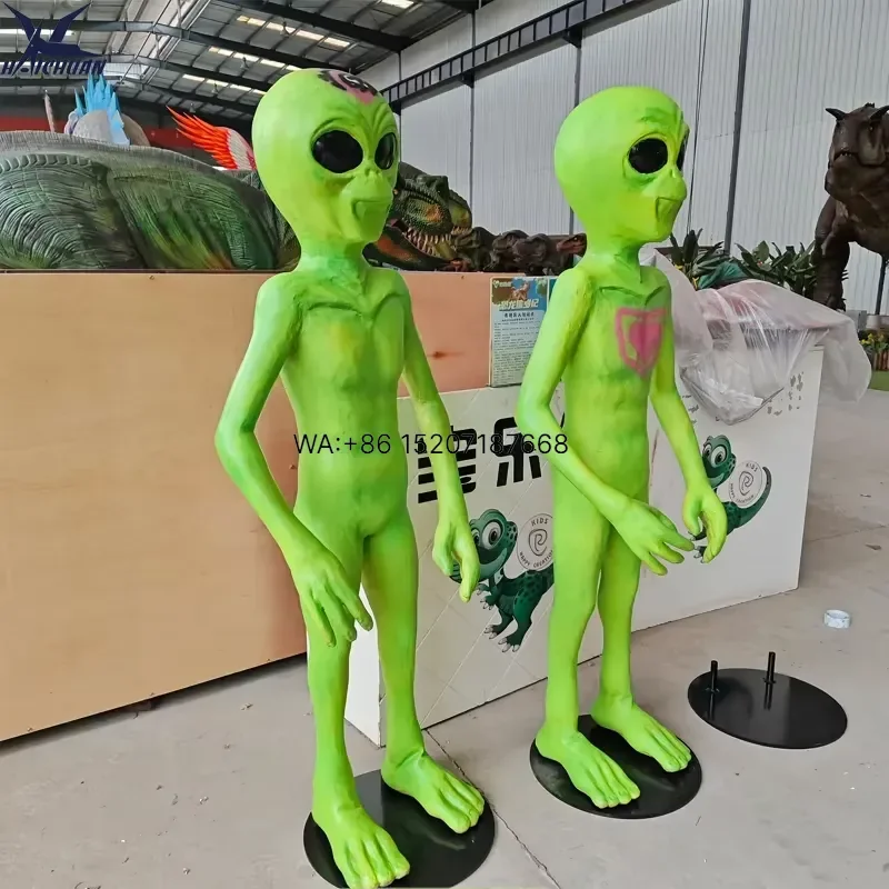 Wmwmnu for High Simulation Life Size Green Alien Statues with Customized Pattern Design for Outdoor Theme Park Decor
