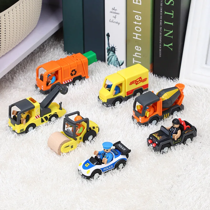 Varietà di veicoli utili per vagoni ferroviari opzionali Piste aerei di auto e treni Giocattolo per auto per bambini compatibile con legno