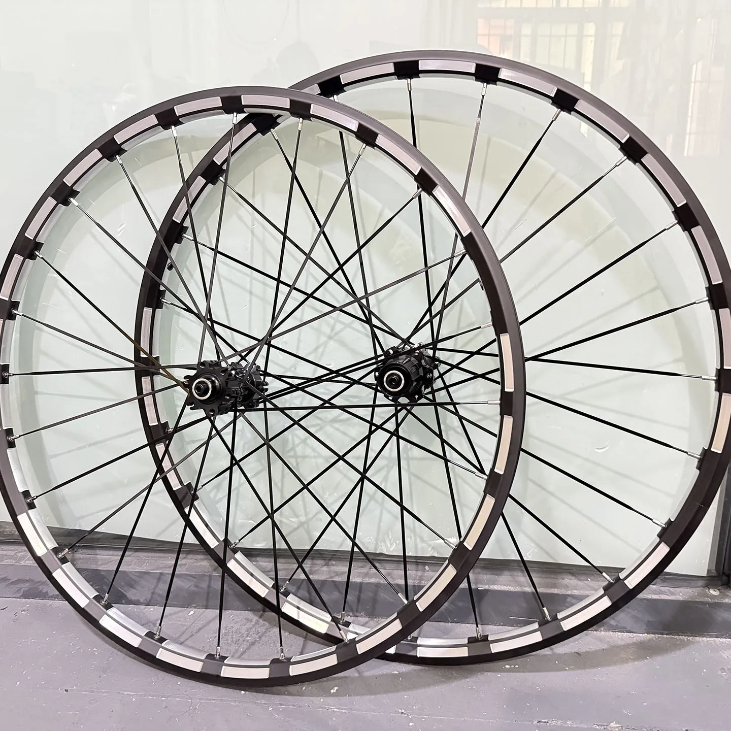 26 Inch Mountain Bike Wheels 6-Bolt Quick-Release Disc Brake 24-Hole Straight Pull 6 Bearings HG Hub 120 Lound   27.5 29 Inch