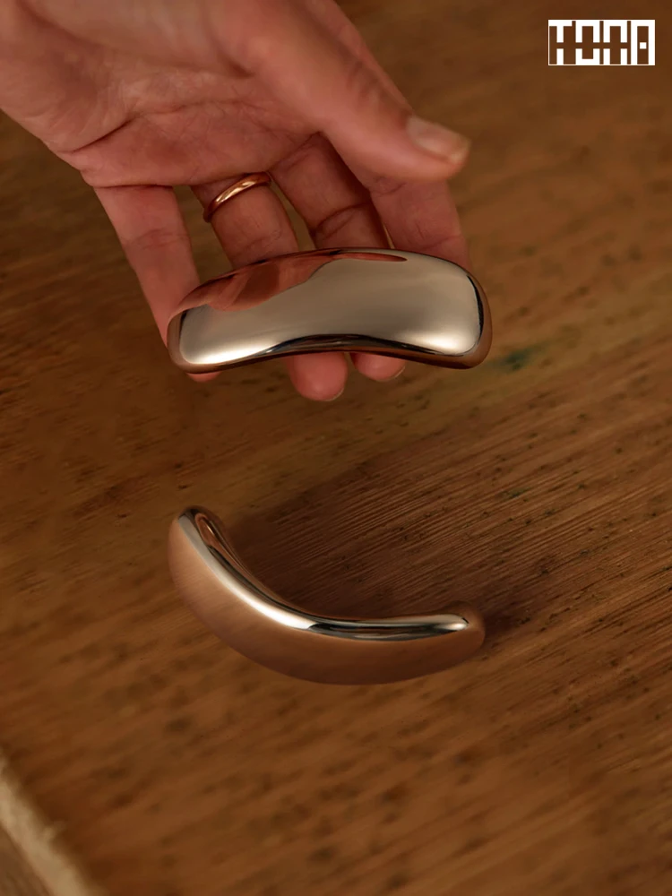 Titanium Silver Brass Modern High-end Furniture Handle Nordic Minimalist Style Drawer Handle Glossy Silver Kitchen Handle