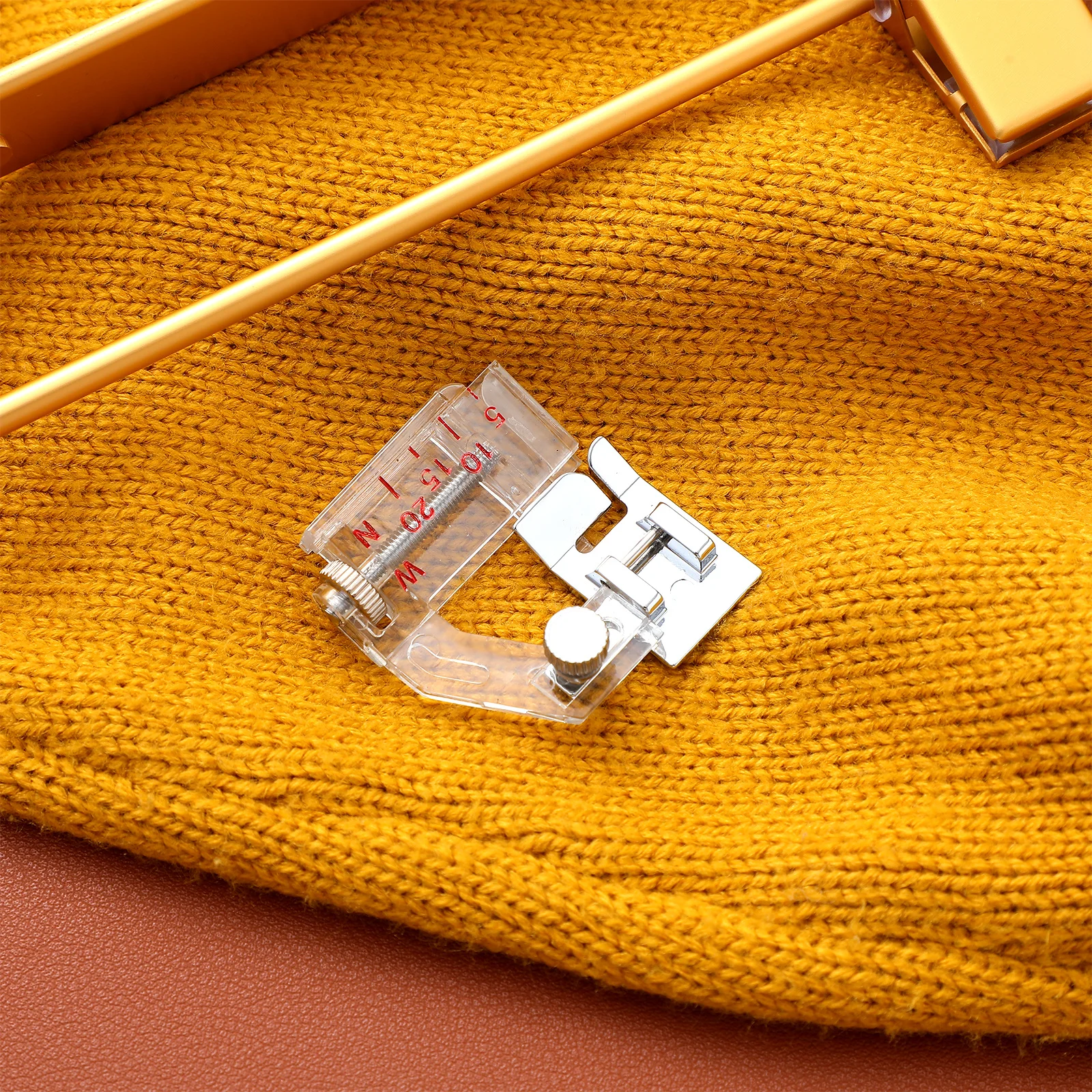 قطعة قدم الضغط في ماكينة الخياطة لآلة الخياطة، محول قدم ربط الشريط المحمول متوافق مع Singer Brother