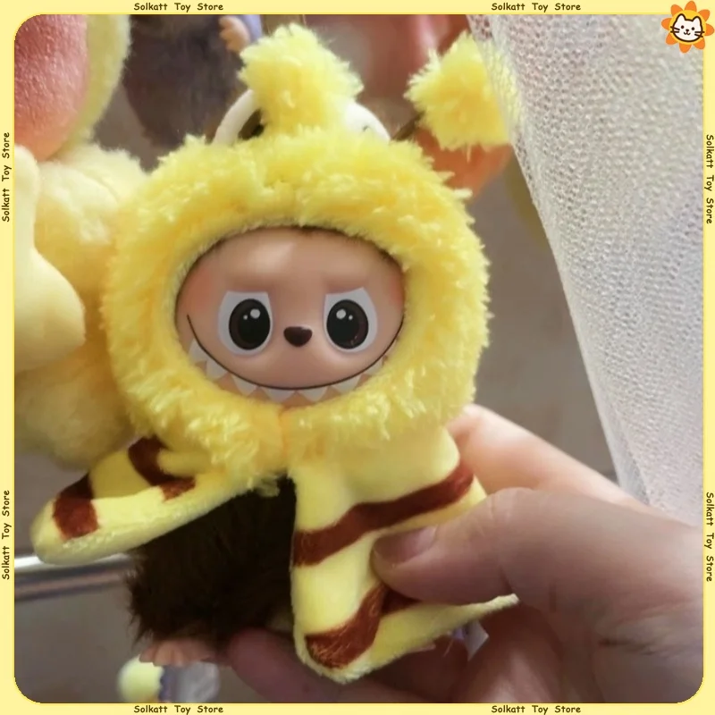 Apenas roupas para mini labubu rosa swaddling pequena abelha capa de pelúcia selo camarão rei bonito na moda brinquedos moda roupa mudar presentes