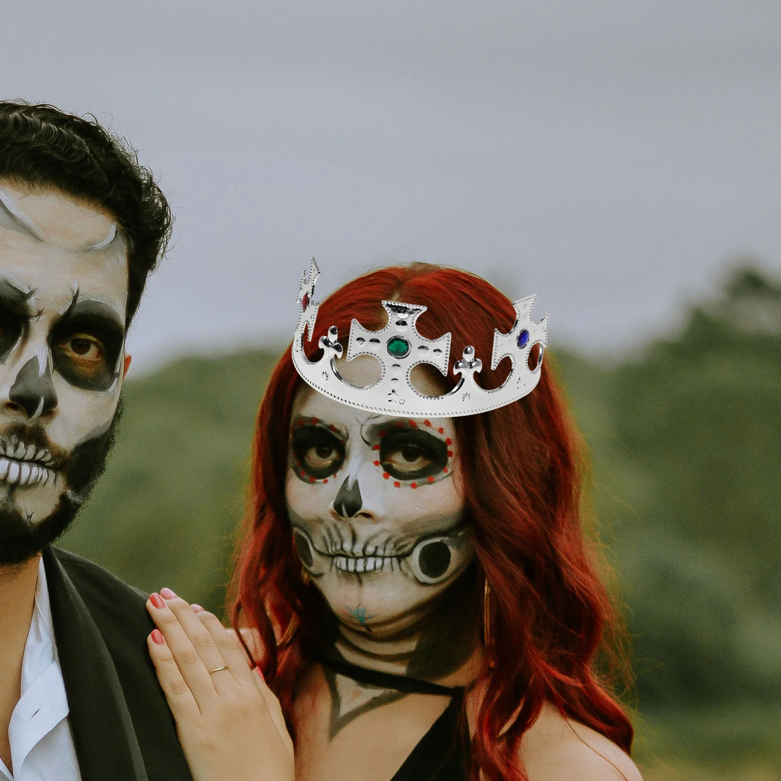 

2 pcs Halloween Party King Crown Plastic Plated Royal Medieval Crown For Costume Theater Prom Birthday Wedding Celebration Party