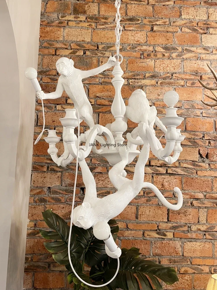 2025 Italy Designer 3 Monkeys Pendant Chandelier Black White Resin Original Animal High-end Hanging Lamp For House Indoor LDE De