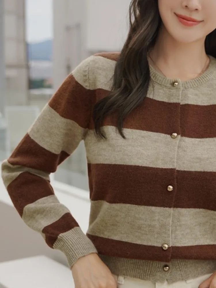 محبوك الخريف سترة المرأة مخطط طباعة عادية سليم موضة السيدات اقتصاص بالأزرار الكورية نمط امرأة سترة معاطف