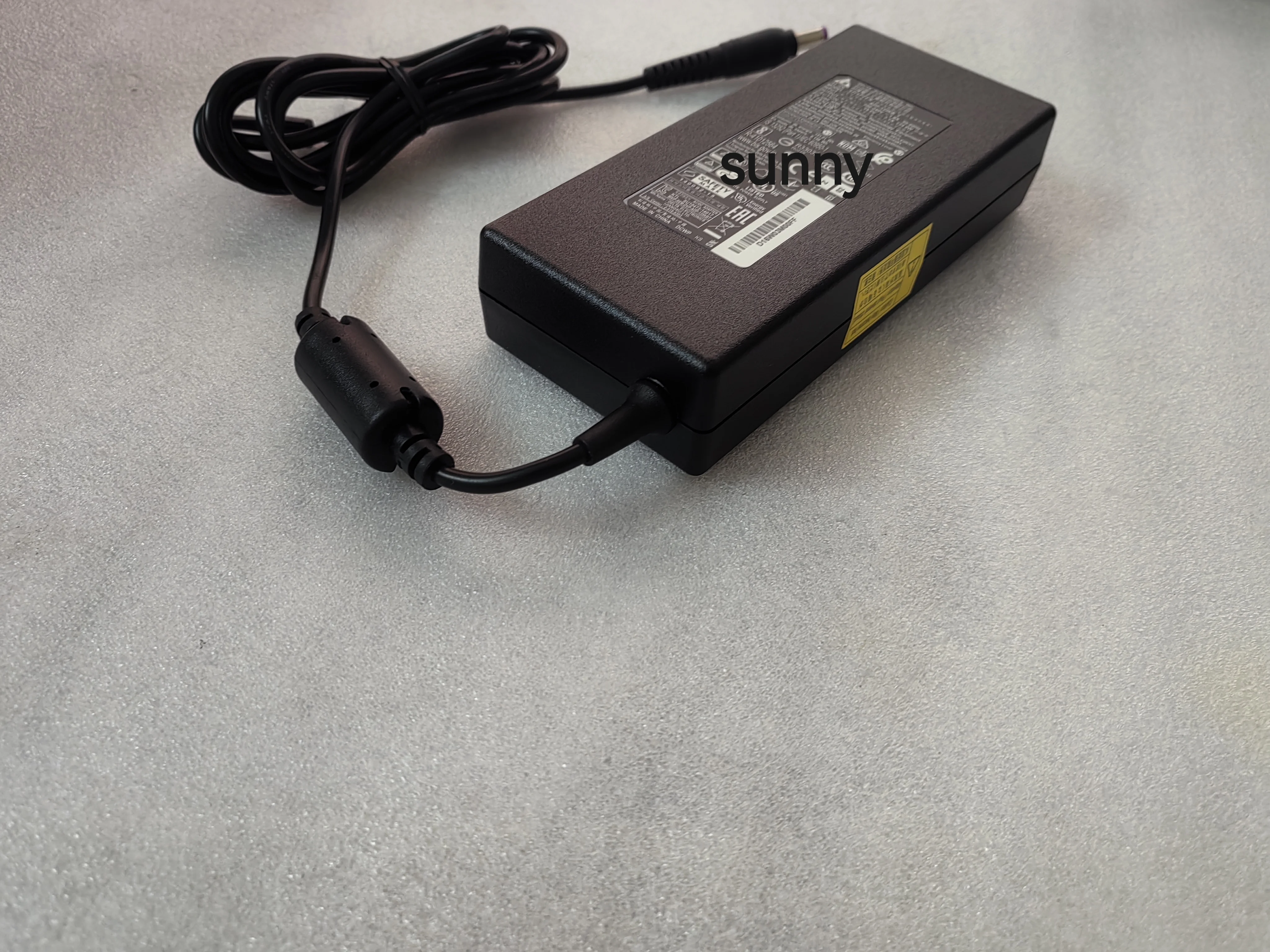 Nuevo OEM Delta 19,0 V 7.1A 135W ADP-135KB T ADP-135NB B para Acer Nitro 7 AN715-51-752B portátil para juegos adaptador de CA Puryuan Original