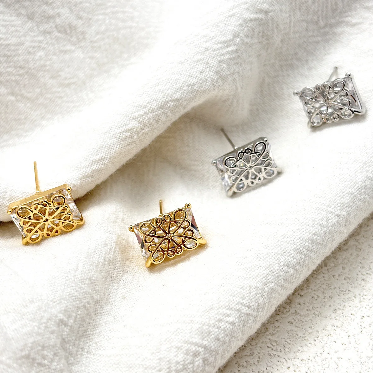 

Women's Brass Geometric Square Earrings, Zircon Studs, Simple Light Luxury, High-end Exquisite, for Daily Wear Party 2025Fashion