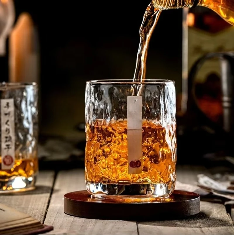Whiskyglas Hochwertiger japanischer kreativer Bierglas-Haushaltsbecher aus Glas mit hohem Erscheinungsbild
