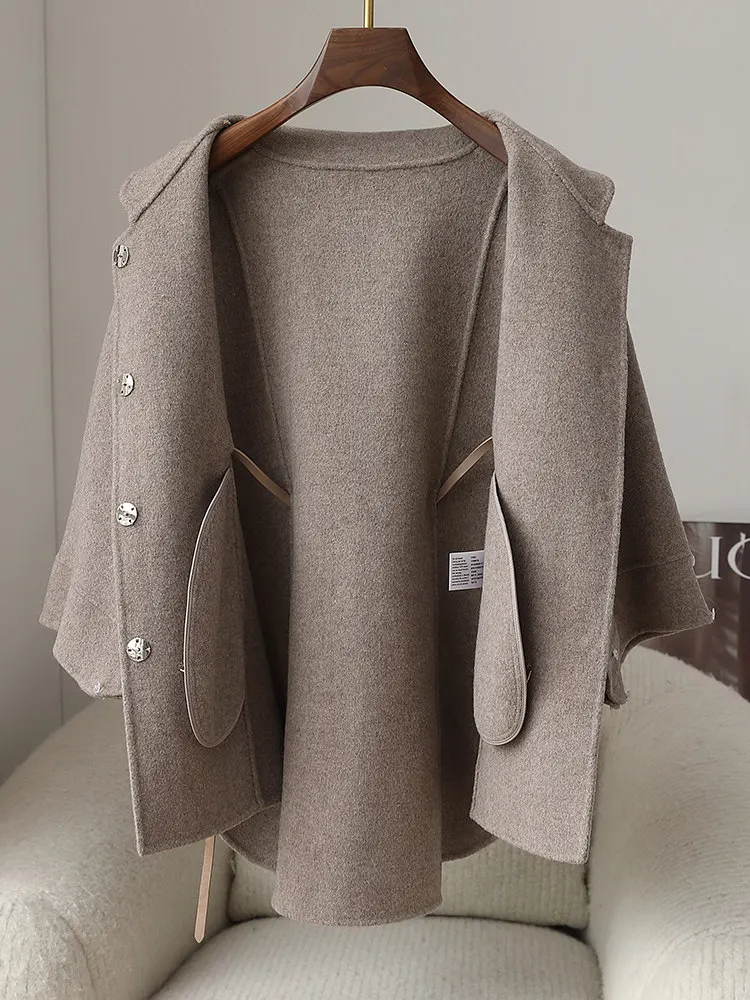 High-End-Socialite, Fuchspelzkragen, Fell, doppelseitiger Wollumhang, Schal, Mantel, junge Frau, Winter