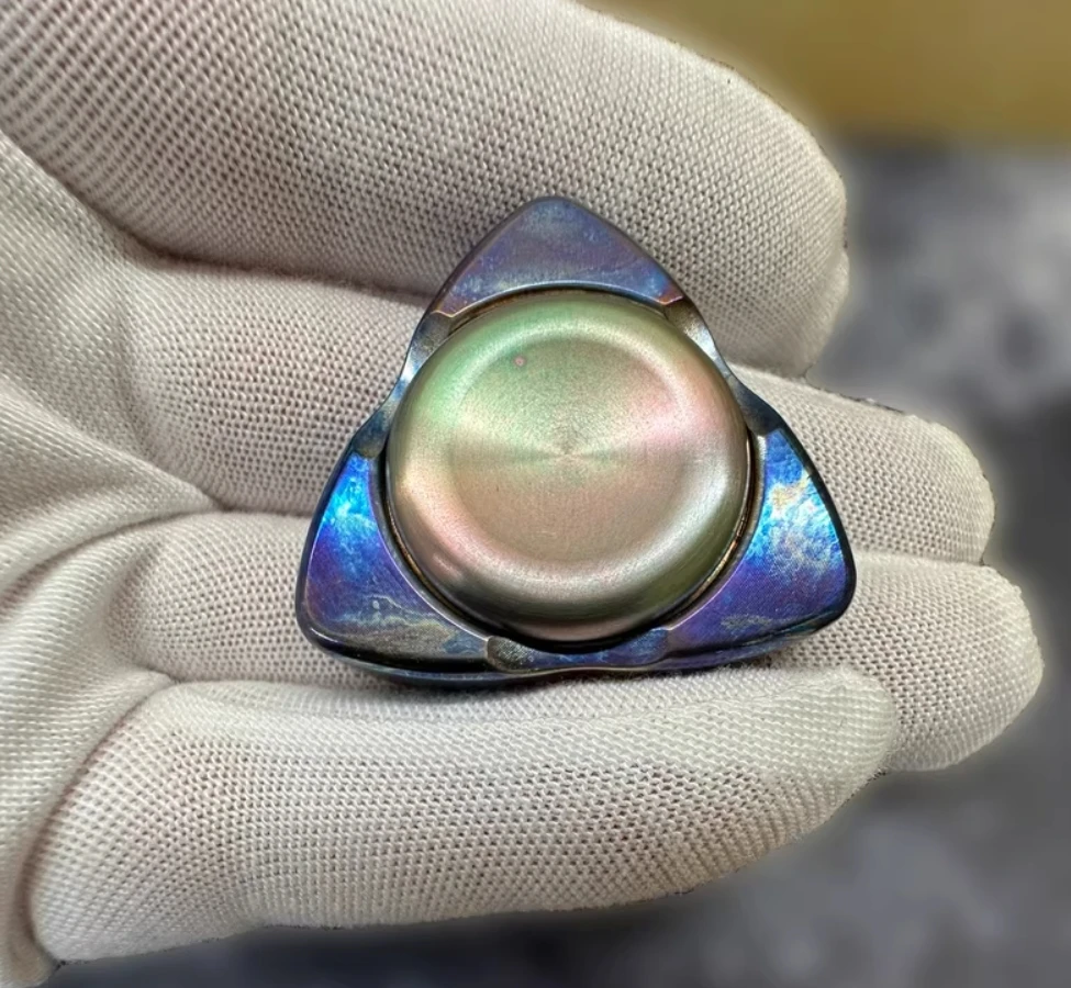 لعبة تخفيف الضغط المململة الدوارة الصغيرة من التيتانيوم EDC المستخدمة