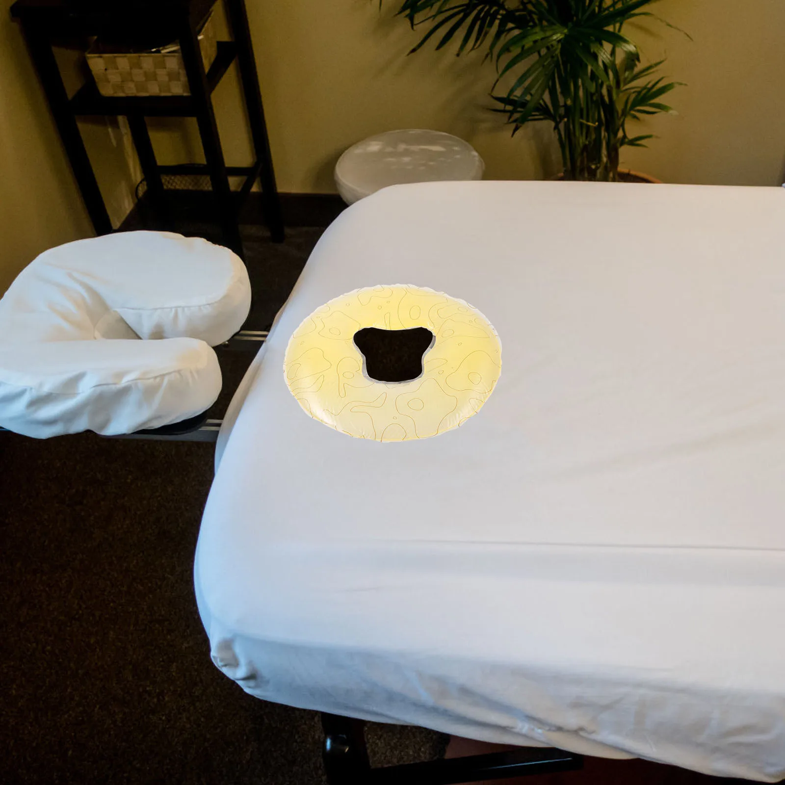 

Массажная подушка для лица с отверстием для удобного позиционирования, силиконовый материал, легкое обслуживание, спа-подушка для салонов красоты