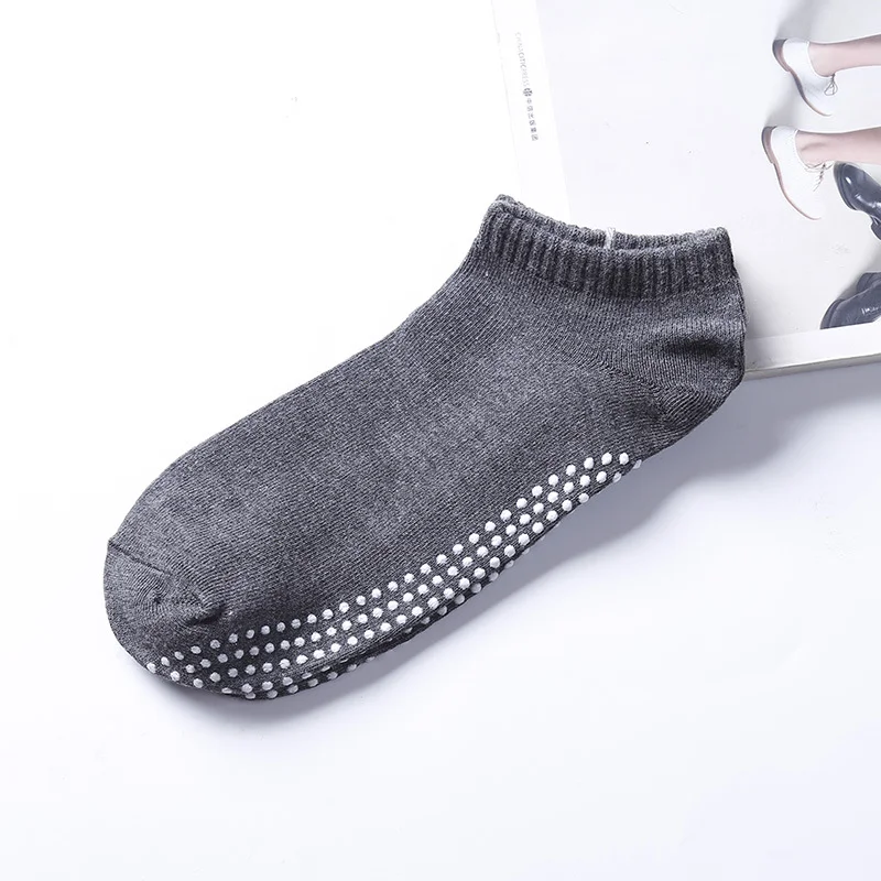 Anti-slip Silicone Sole Shallow Yoga Socks for Men Solid Color Slipper Boat Socks Fitness Sports Socks for Men Indoor Floor Sock