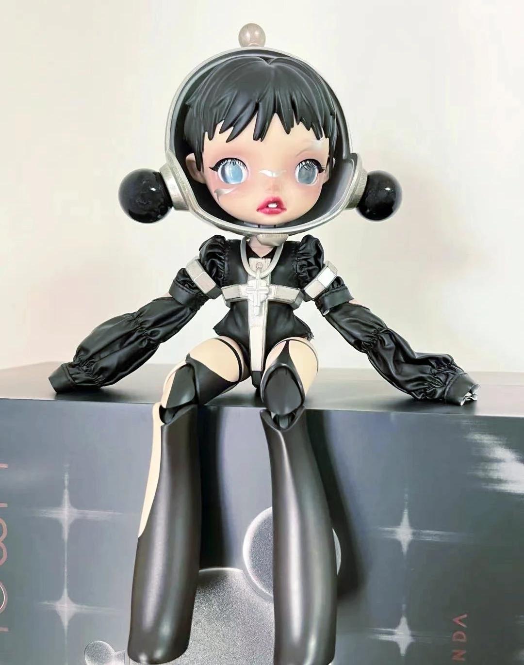 

SkullPanda White Dew BJD Figure Futuristic Look Cool Girl SP Blakc Gorgeous Art Animation Beauty Customized Toy Collection