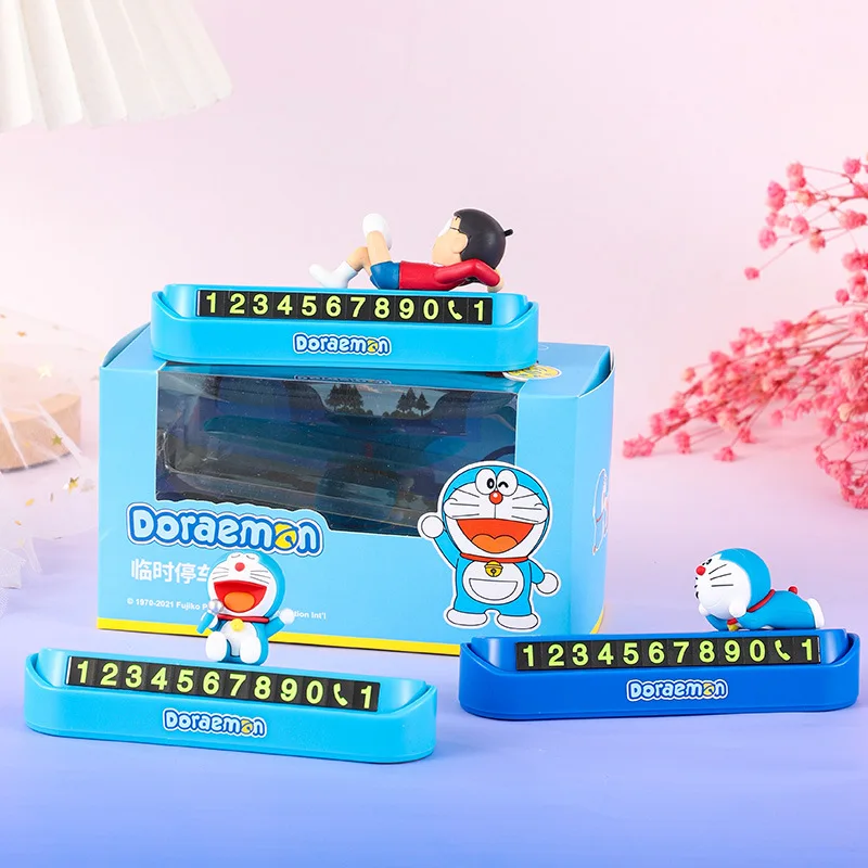 

Временный номерной знак парковки внутри Miniso скрывает номер парковки и мобильного телефона.