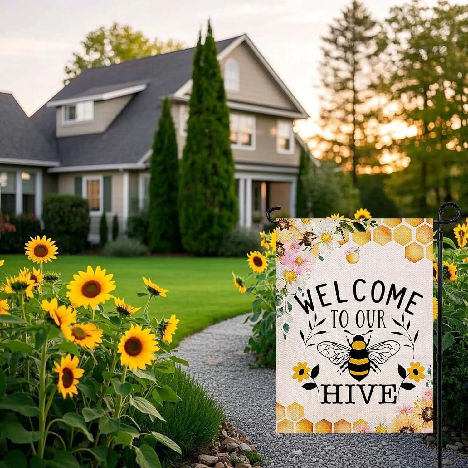 علم الحديقة الصيفي مرحبًا بكم في خليةنا مقاس 12.5 × 18 بوصة مزدوجة الجوانب للربيع والصيف على شكل نحلة ديكور خارجي FFI