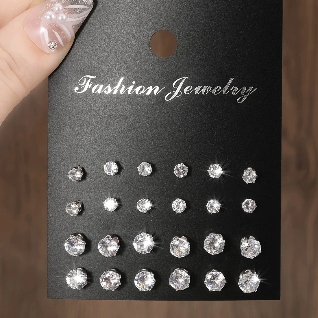 

Новый набор из 12 пар белых блестящих свадебных сережек-гвоздиков для женщин и мужчин, серьги с кристаллами и стразами, ювелирные украшения для вечеринок, подарки