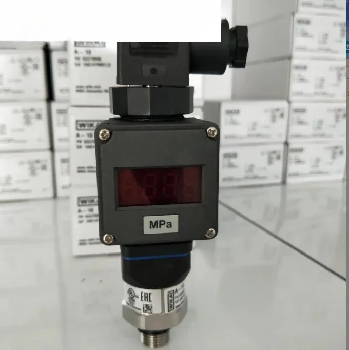 

Imported pressure sensor A-10/ECO-1 transmitter 40MPa absolute pressure negative pressure digital display