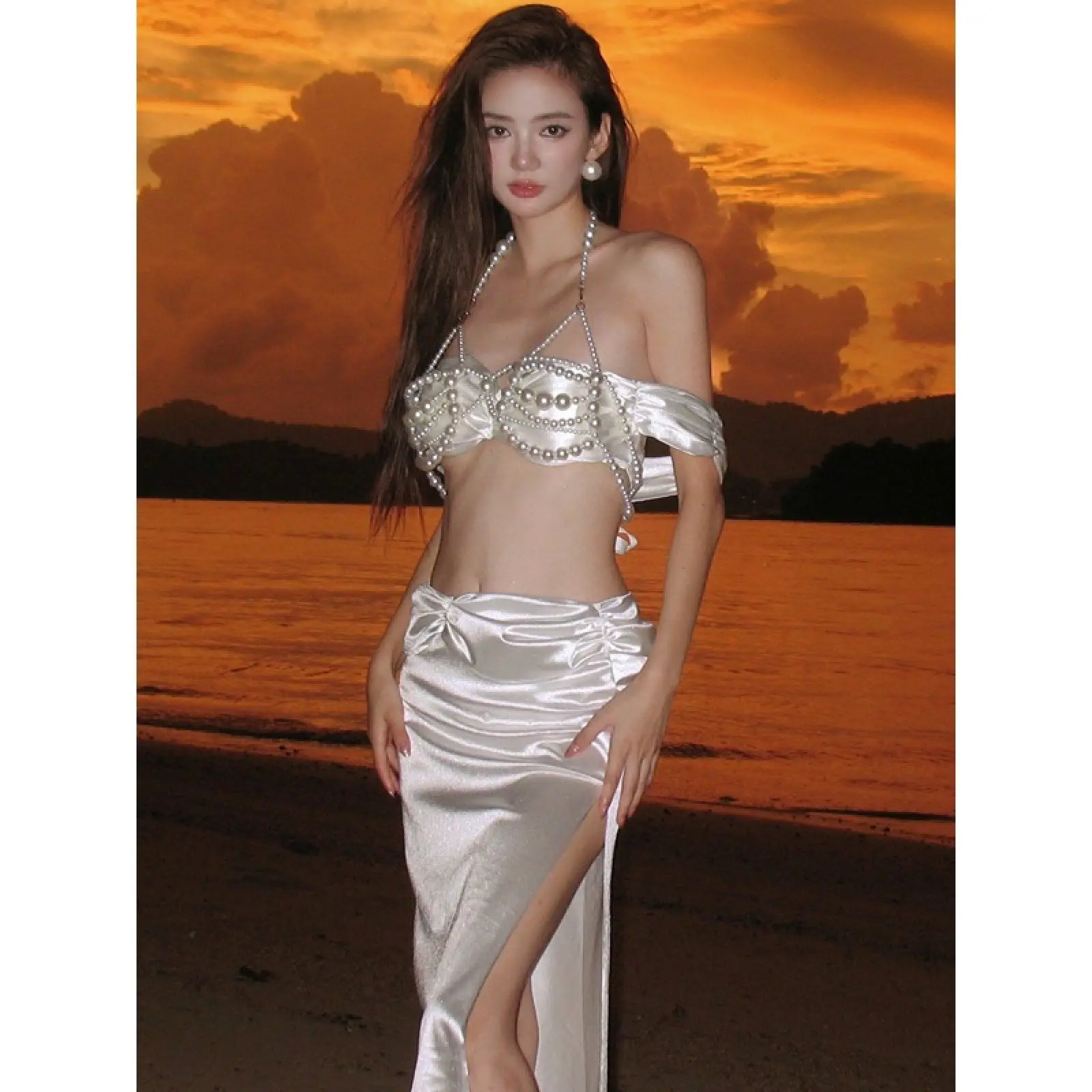 

Атласная юбка, купальник премиум-класса, сексуальный маленький стальной поднос со стальным подносом, бикини из четырех частей, горячий источник, пляжный отдых, дамы